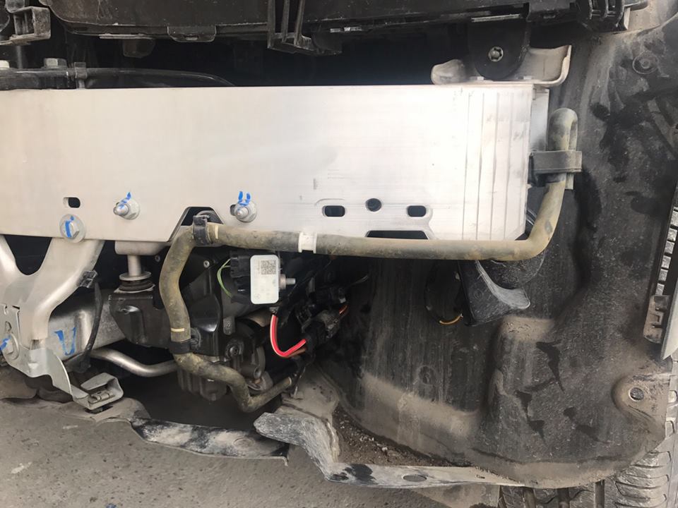 Sửa lỗi nước vào bơm nâng gầm của xe Mercedes GLC - HK Auto Garage